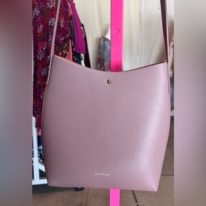 GIVEAWAY: Crossbody Pink Shoulder Bag